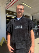 O&E MSS HOODED TOWEL - BLACK