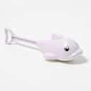 SUNNYLIFE WATER SQUIRTERS - DOLPHIN PASTEL LILAC