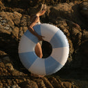 SUNNYLIFE TUBE POOL RING LA MER MED BLUE